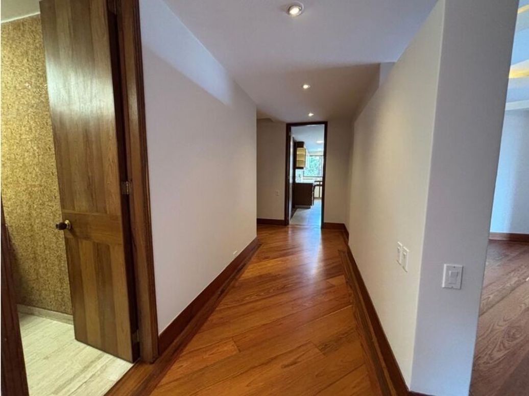 Apartamento de 4 alcobas en venta en La Carolina, Bogotá, 362 m² · foto 13 de 20