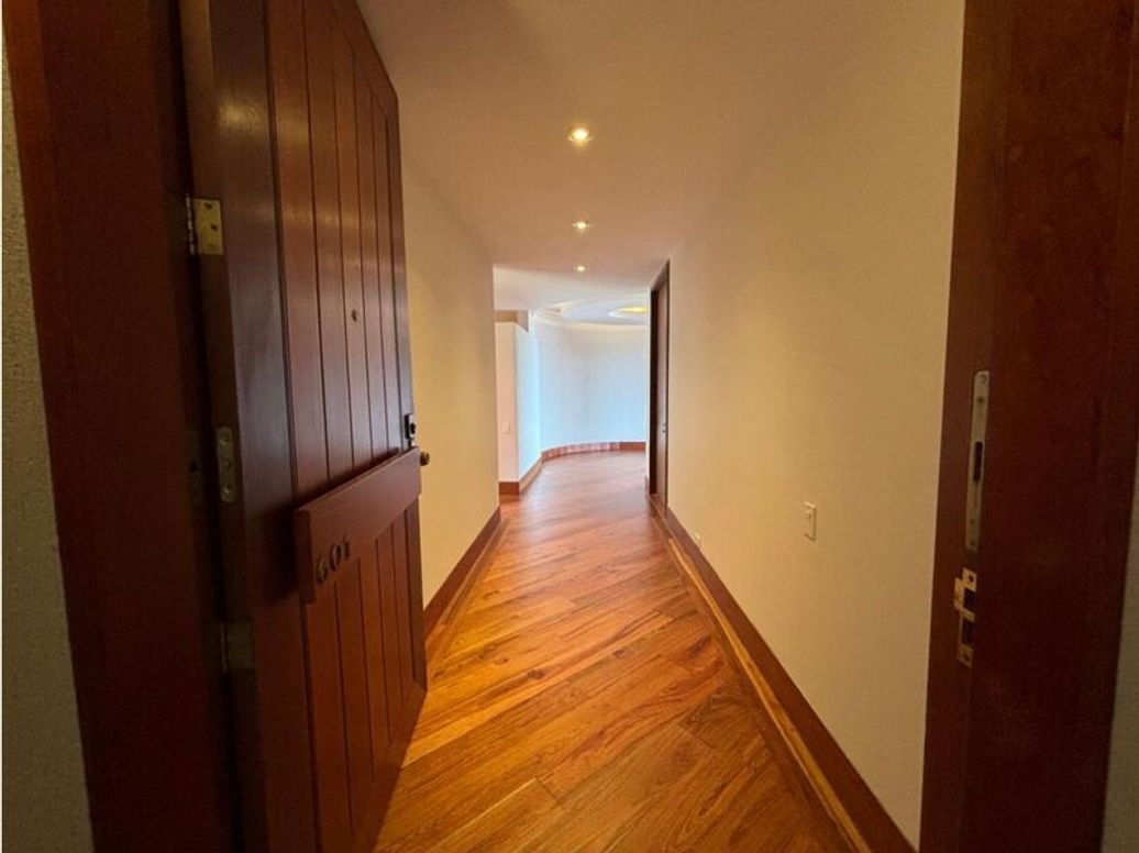 Apartamento de 4 alcobas en venta en La Carolina, Bogotá, 362 m² · foto 10 de 20