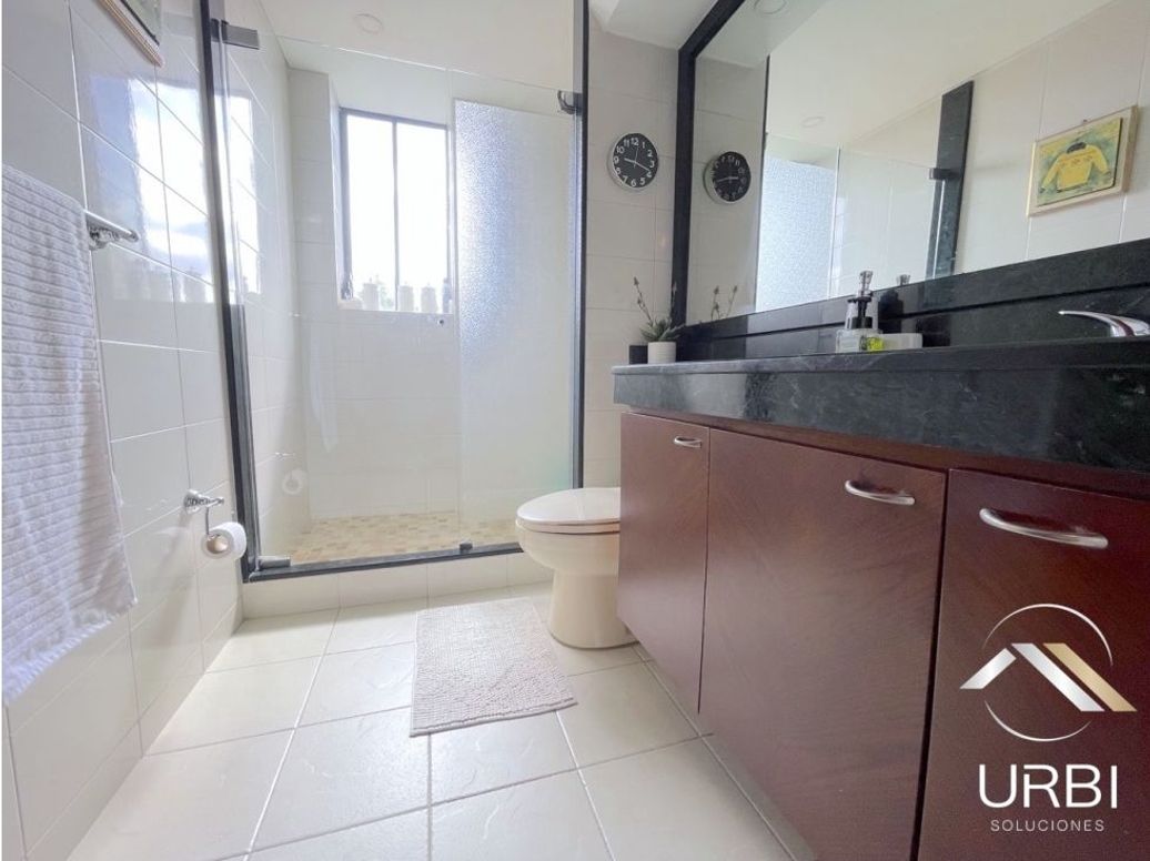 Apartamento de 3 alcobas en venta en Cerros De Niza, Bogotá, 171 m² · foto 16 de 20