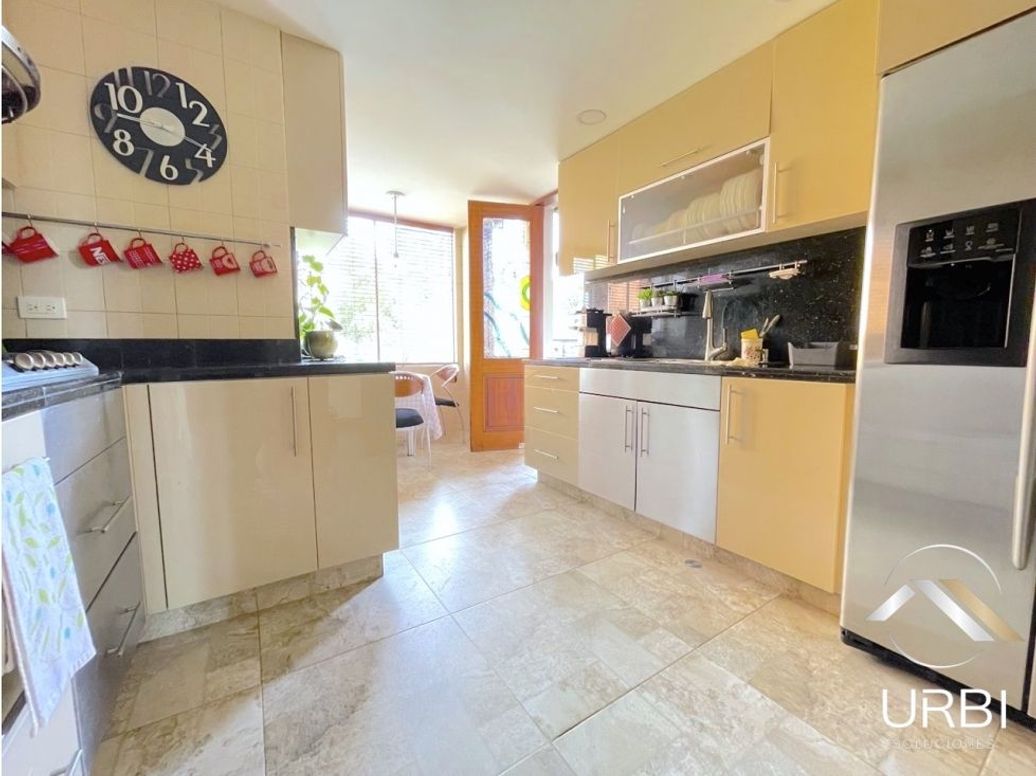 Apartamento de 3 alcobas en venta en Cerros De Niza, Bogotá, 171 m² · foto 6 de 20