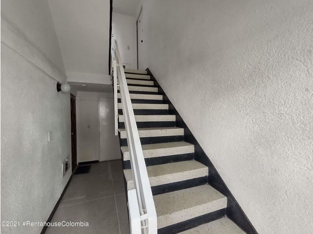 Apartamento de 2 alcobas en venta en Barrancas, Bogotá, 59 m² · foto 2 de 15