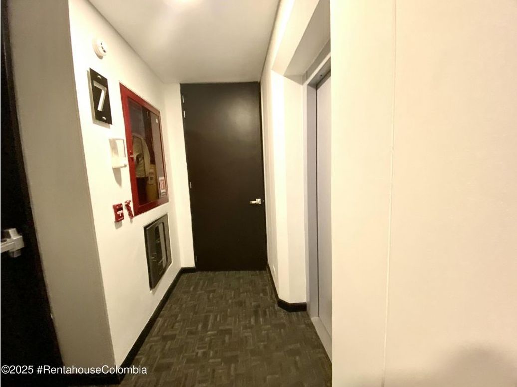 Apartamento de 2 alcobas en venta en Los Rosales, Bogotá, 79 m² · foto 3 de 20