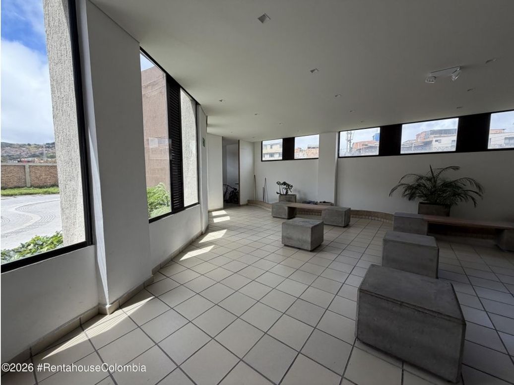 Apartamento de 3 alcobas en venta en Usme Centro, Bogotá, 54 m² · foto 2 de 20