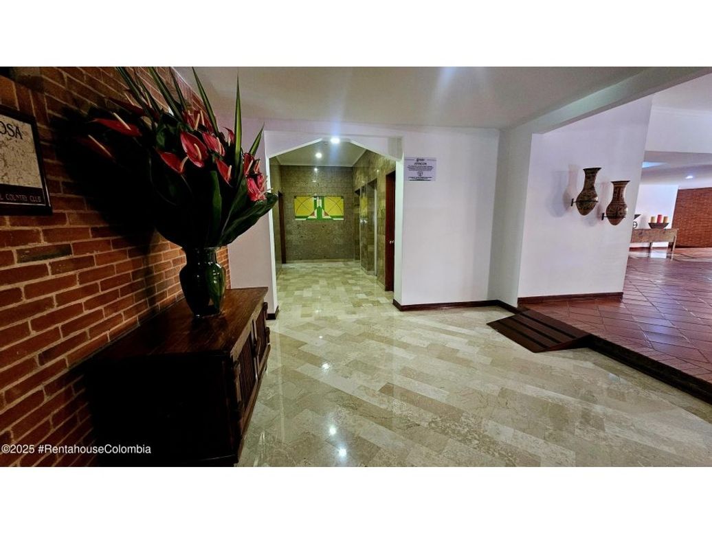 Apartamento de 4 alcobas en venta en La Calleja, Bogotá, 230 m² · foto 2 de 20