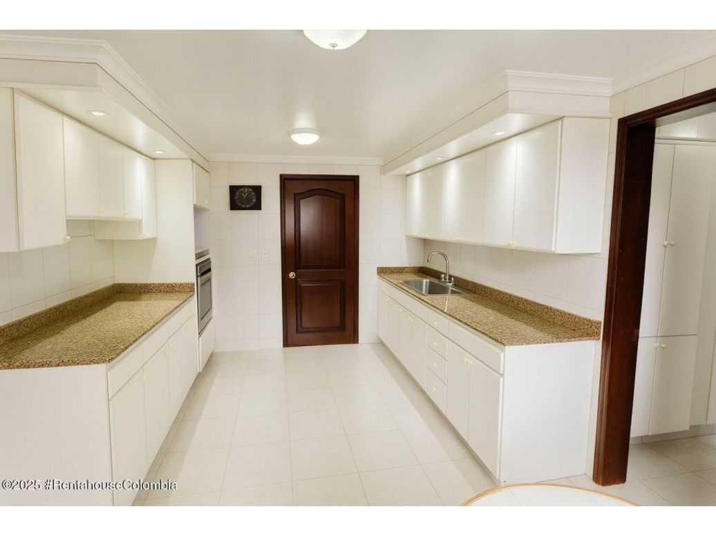 Apartamento de 4 alcobas en venta en La Calleja, Bogotá, 230 m² · foto 17 de 20