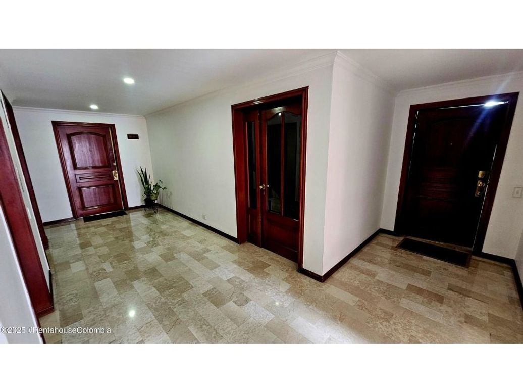 Apartamento de 4 alcobas en venta en La Calleja, Bogotá, 230 m² · foto 4 de 20