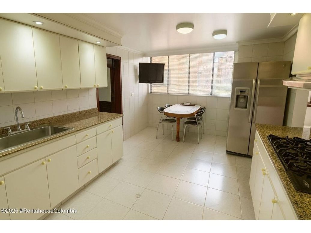 Apartamento de 4 alcobas en venta en La Calleja, Bogotá, 230 m² · foto 11 de 20