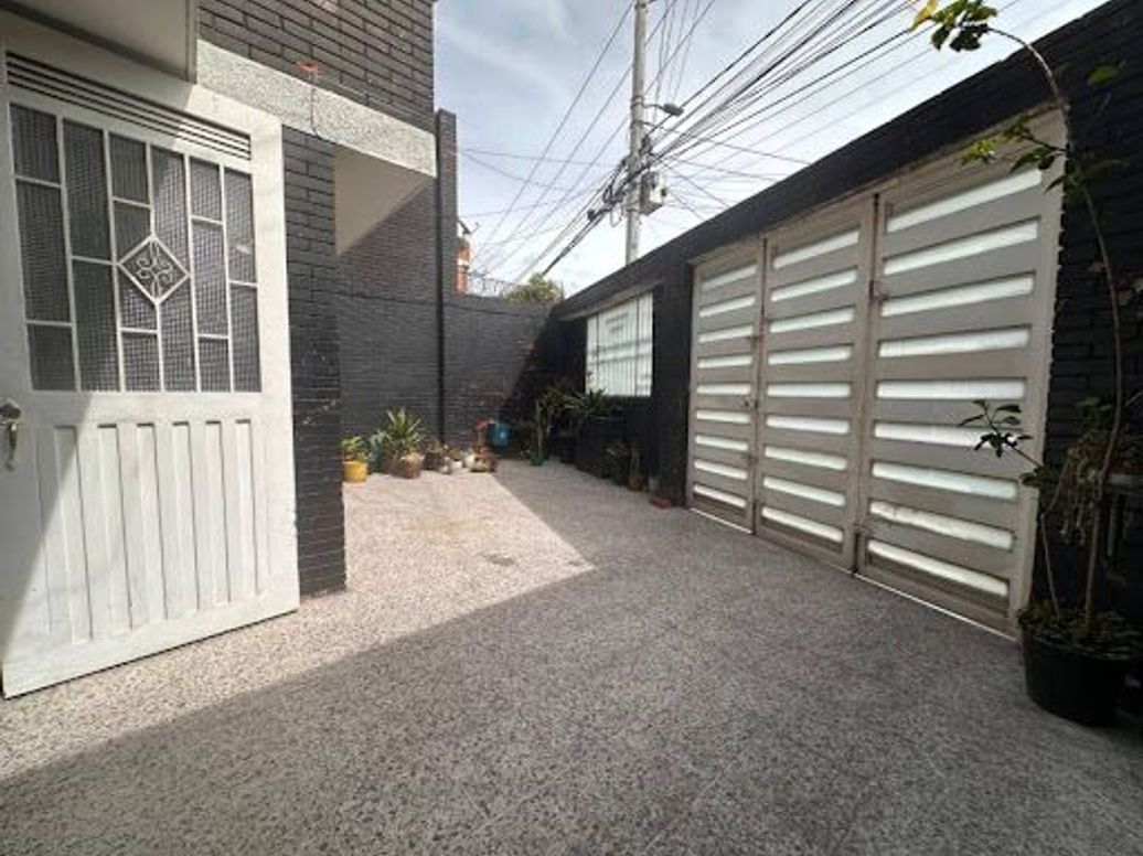 Casa de 6 alcobas en venta en Álamos, Bogotá, 167 m² · foto 6 de 11