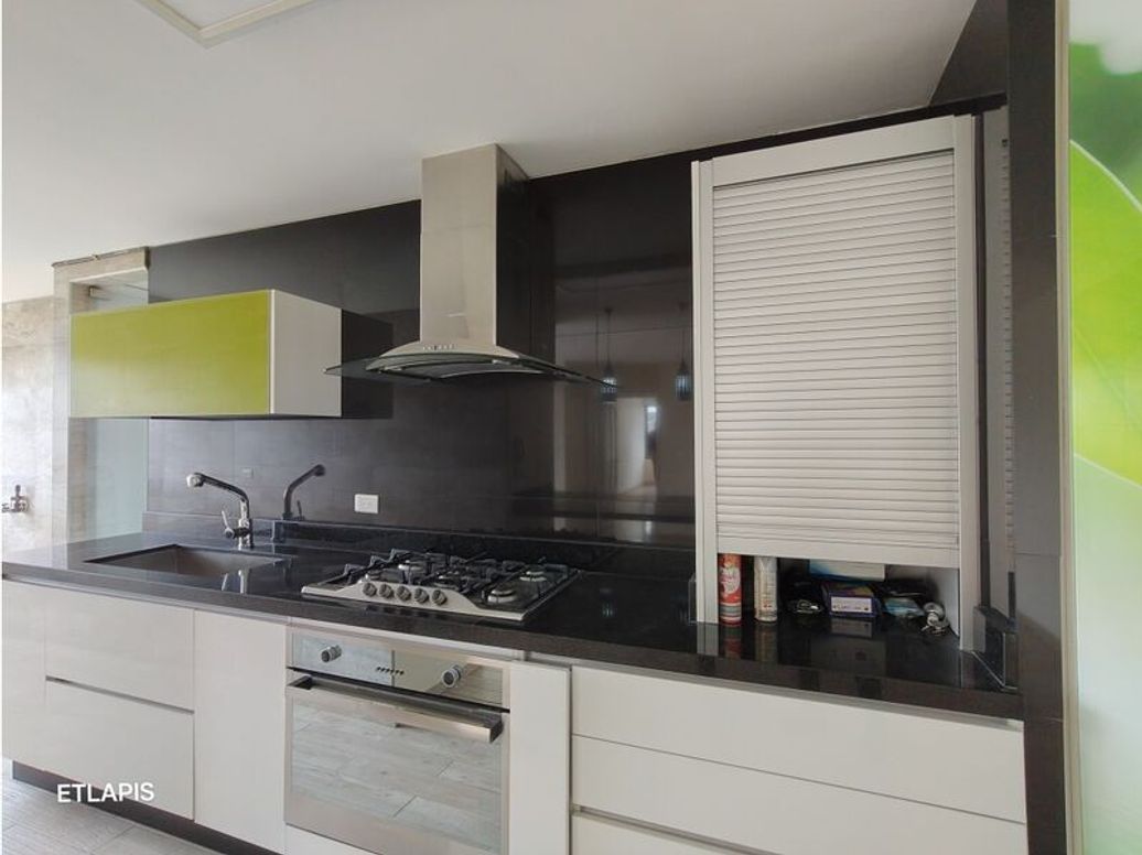 Apartamento de 3 alcobas en venta en Ub. Santa Coloma, Bogotá, 110 m² · foto 3 de 20