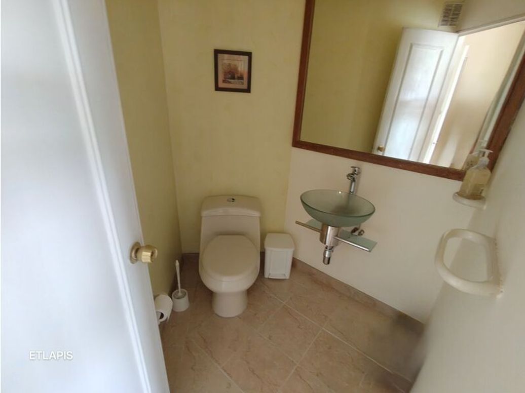 Apartamento de 3 alcobas en venta en Ub. Santa Coloma, Bogotá, 110 m² · foto 9 de 20