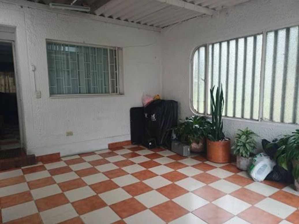 Casa de 3 alcobas en venta en Villa Alsacia, Bogotá, 190 m² · foto 2 de 11