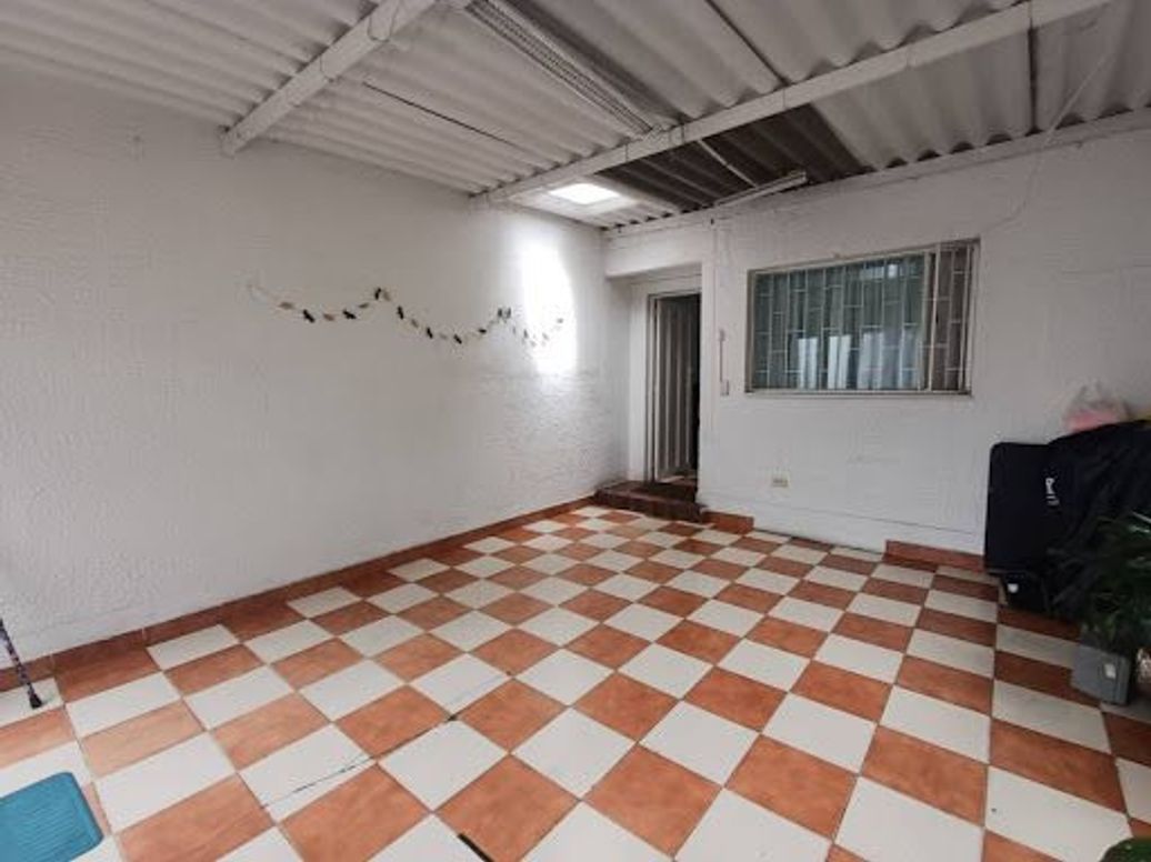 Casa de 3 alcobas en venta en Villa Alsacia, Bogotá, 190 m² · foto 3 de 11