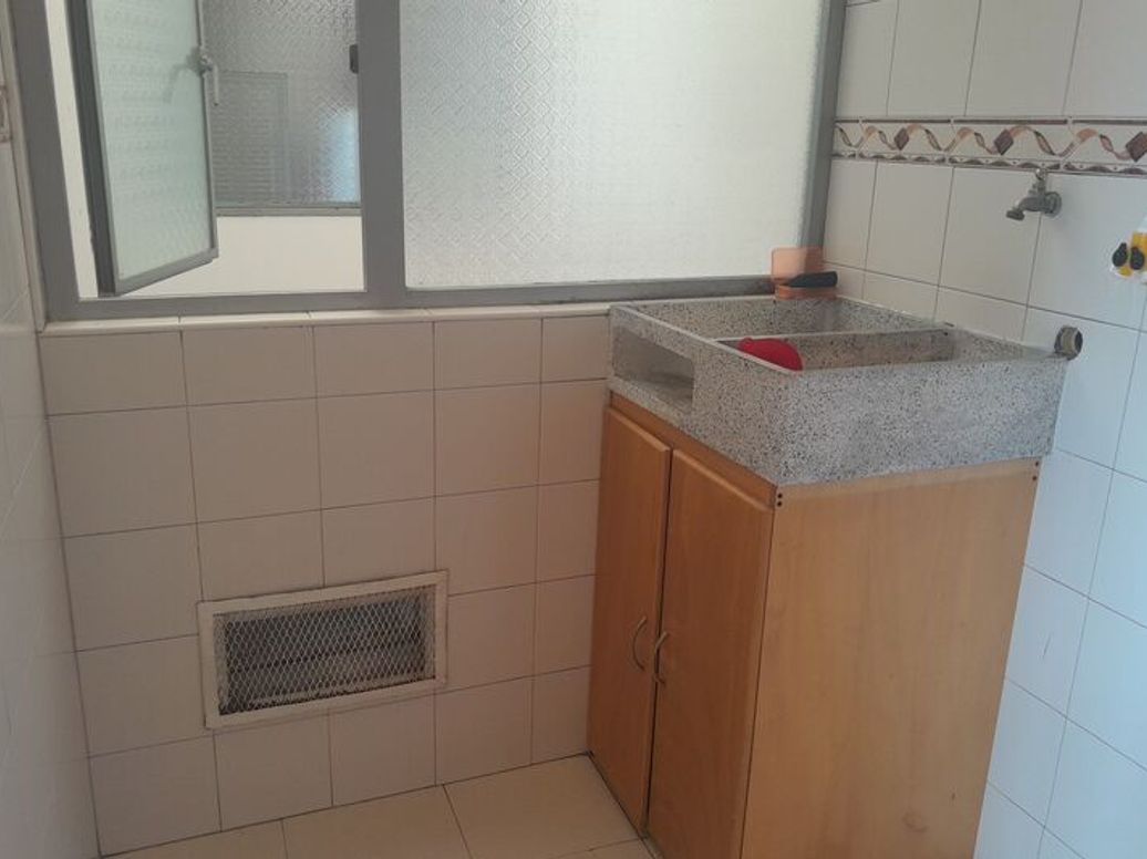 Casa de 4 alcobas en venta en La Uribe, Bogotá, 359 m² · foto 3 de 5