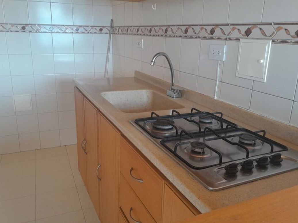 Casa de 4 alcobas en venta en La Uribe, Bogotá, 359 m² · foto 4 de 5
