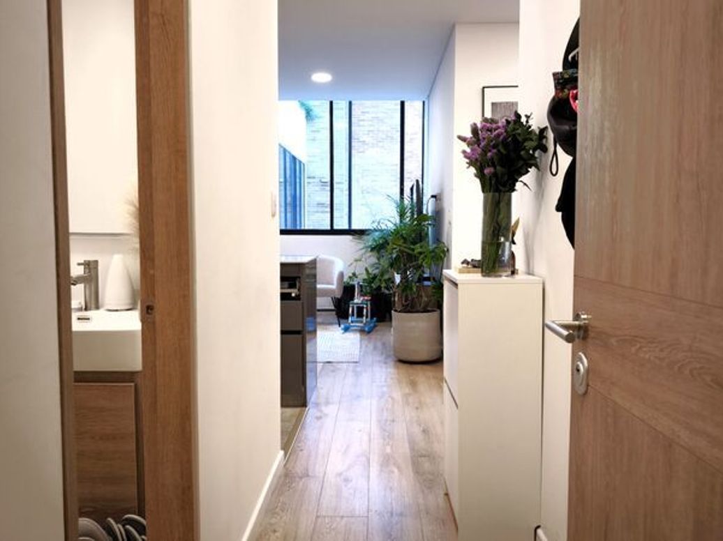 Apartamento de 2 alcobas en venta en Santa Barbara Oriental, Bogotá, 78 m² · foto 3 de 20
