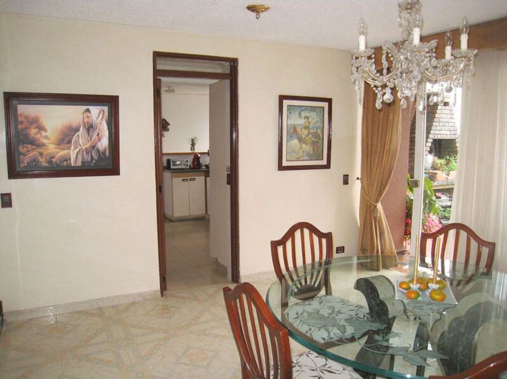 Casa de 4 alcobas en venta en Mónaco, Bogotá, 350 m² · foto 3 de 20