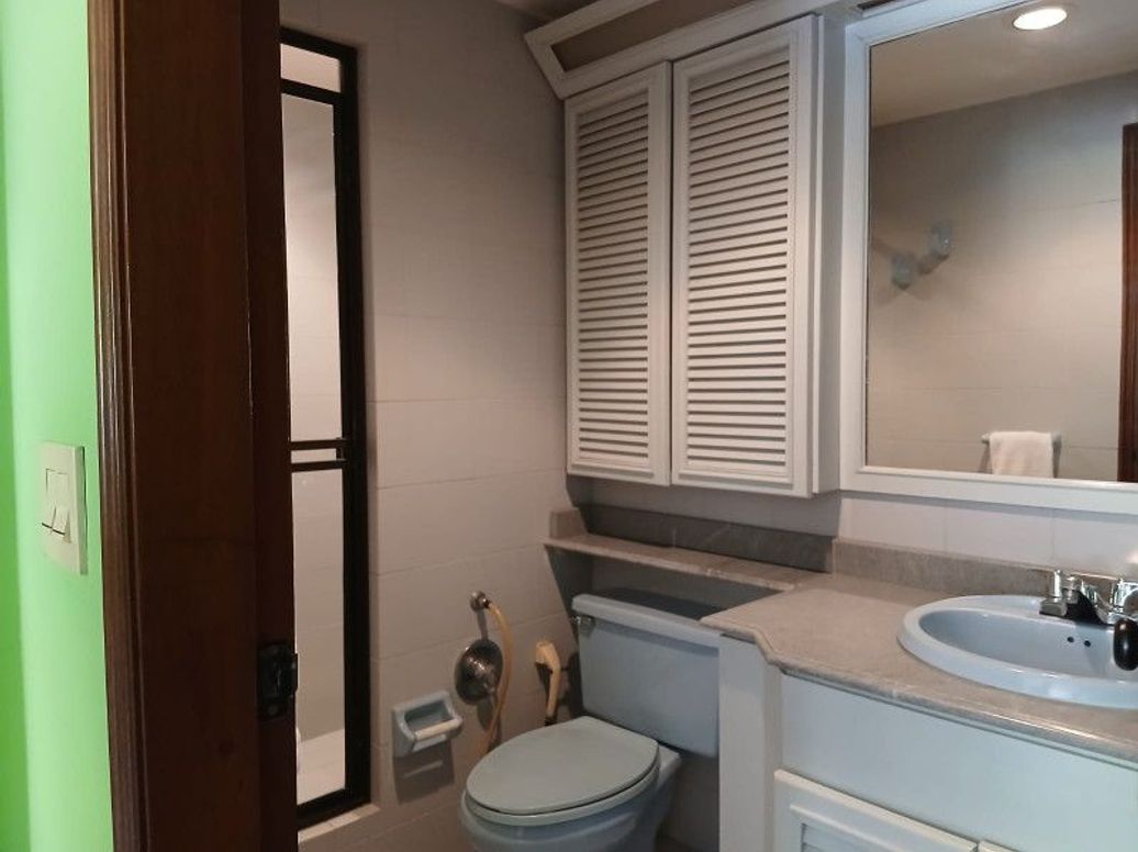 Apartamento de 3 alcobas en venta en Santa Barbara Occidental, Bogotá, 148 m² · foto 11 de 17