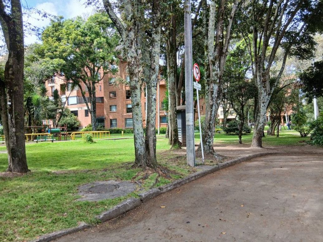 Apartamento de 3 alcobas en venta en Santa Barbara Occidental, Bogotá, 148 m² · foto 16 de 17