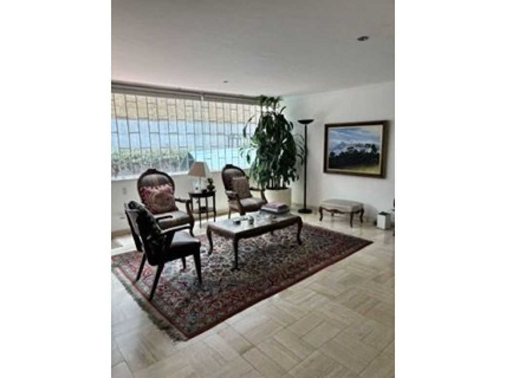 Apartamento de 3 alcobas en venta en Santa Barbara, Bogotá, 158 m² · foto 3 de 15