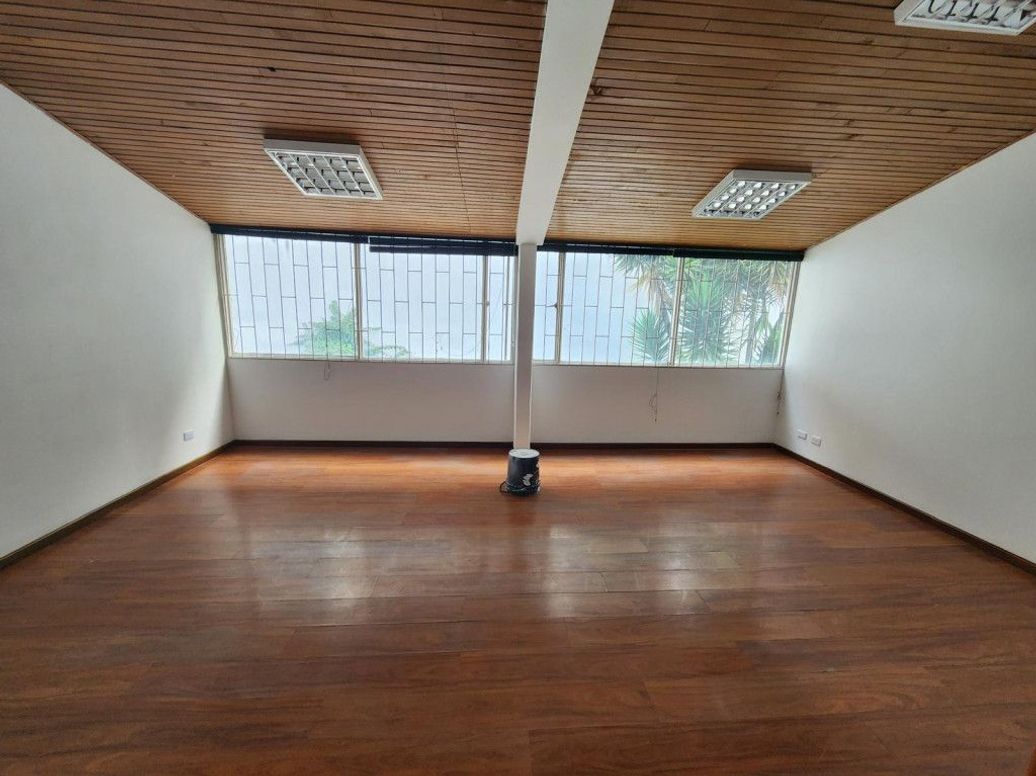 Casa de 6 alcobas en venta en Chico Norte Et. Ii, Bogotá, 215 m² · foto 2 de 7