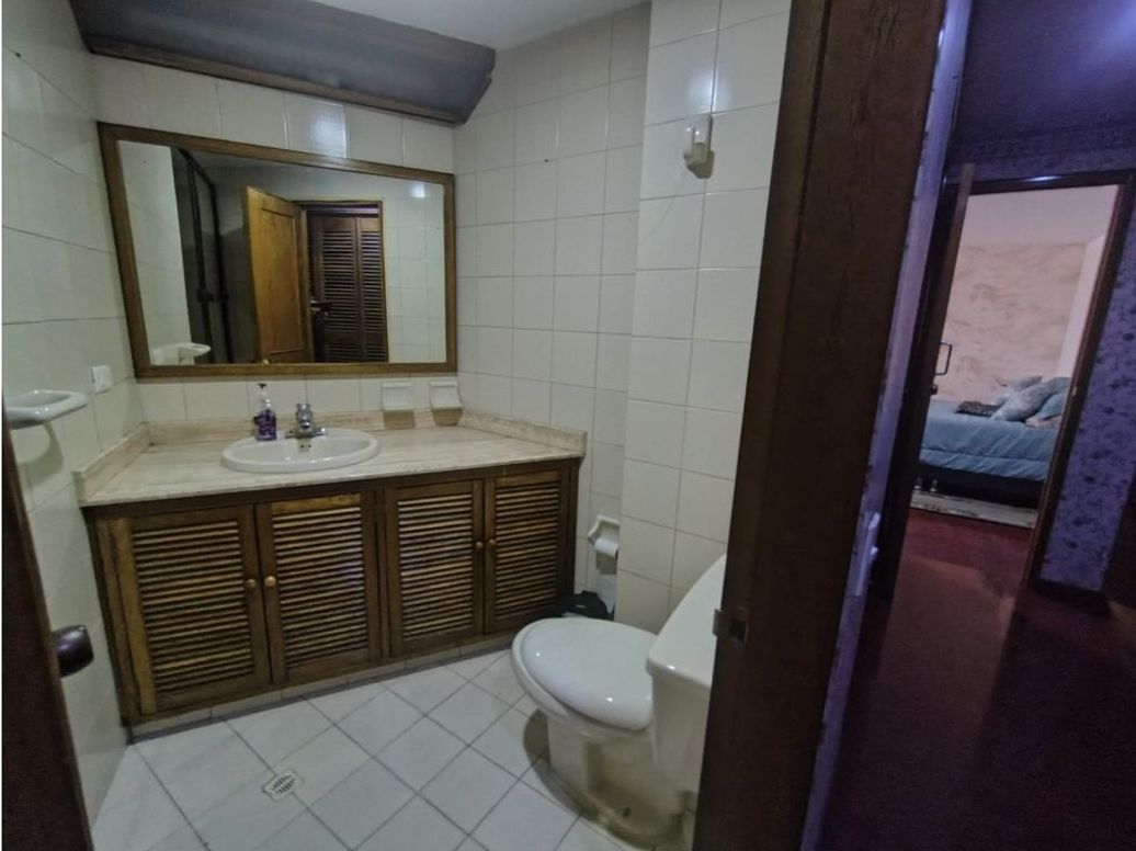 Apartamento de 4 alcobas en venta en Los Rosales, Bogotá, 245 m² · foto 6 de 20