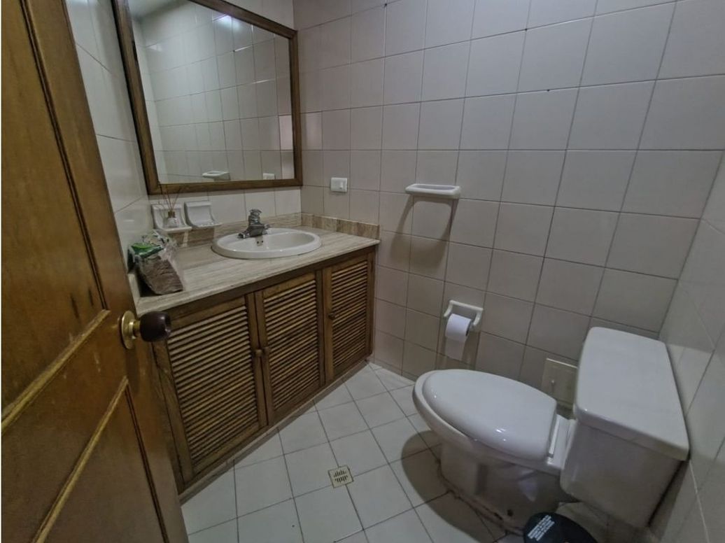 Apartamento de 4 alcobas en venta en Los Rosales, Bogotá, 245 m² · foto 12 de 20
