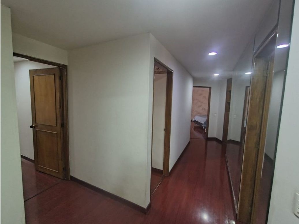 Apartamento de 4 alcobas en venta en Los Rosales, Bogotá, 245 m² · foto 11 de 20
