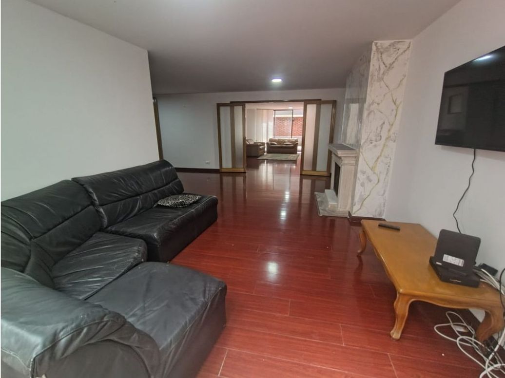 Apartamento de 4 alcobas en venta en Los Rosales, Bogotá, 245 m² · foto 19 de 20