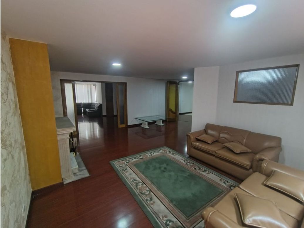 Apartamento de 4 alcobas en venta en Los Rosales, Bogotá, 245 m² · foto 16 de 20