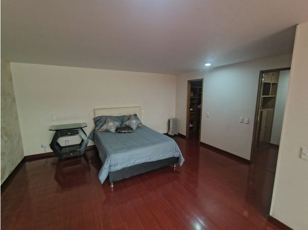 Apartamento de 4 alcobas en venta en Los Rosales, Bogotá, 245 m² · foto 2 de 20