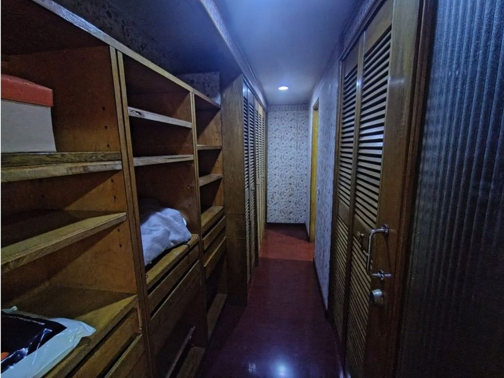 Apartamento de 4 alcobas en venta en Los Rosales, Bogotá, 245 m² · foto 4 de 20