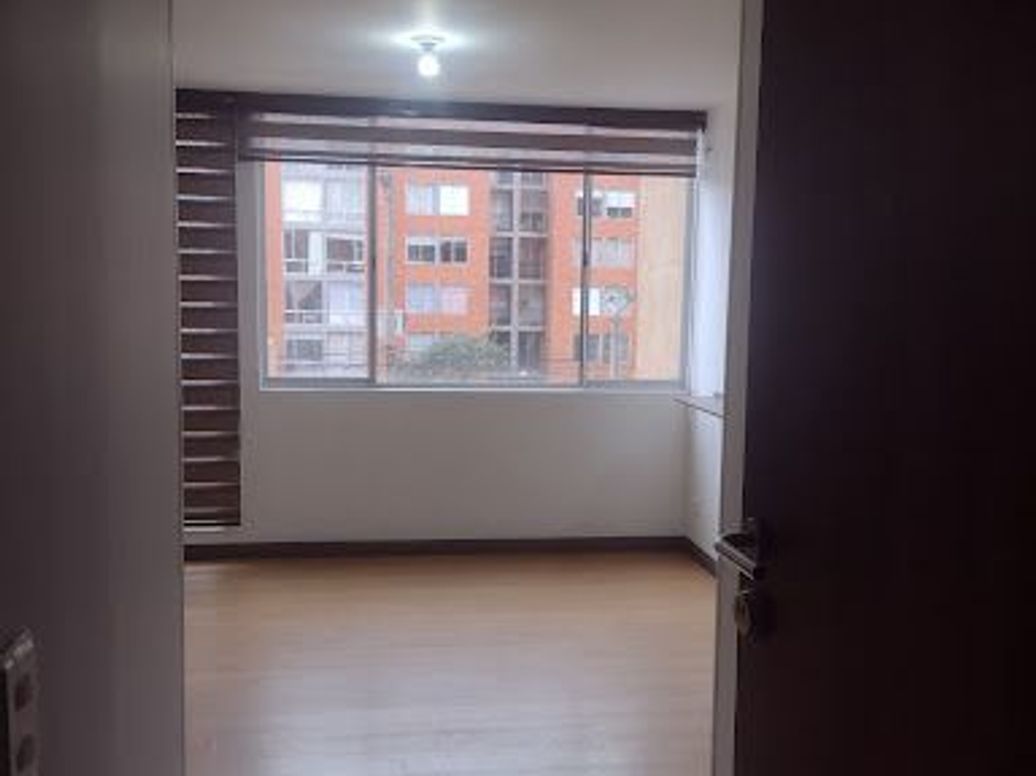 Apartamento de 3 alcobas en venta en Villas De Granada, Bogotá, 70 m² · foto 2 de 20