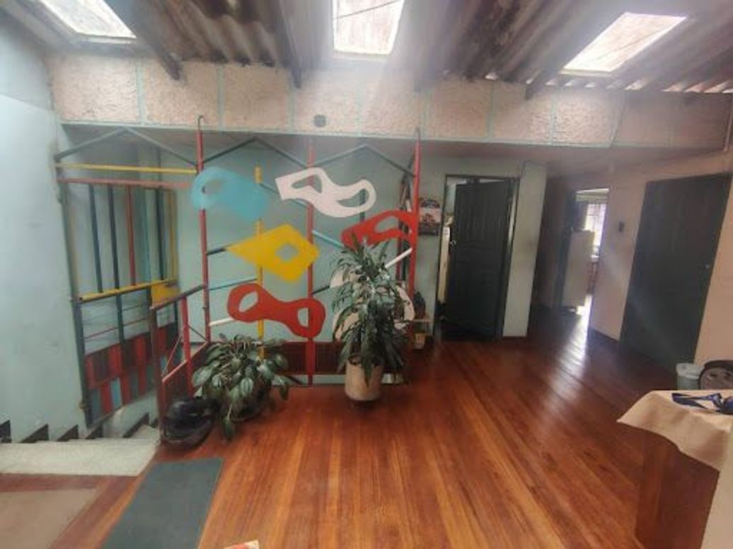 Casa de 7 alcobas en venta en El Carmen, Bogotá, 197 m² · foto 2 de 18