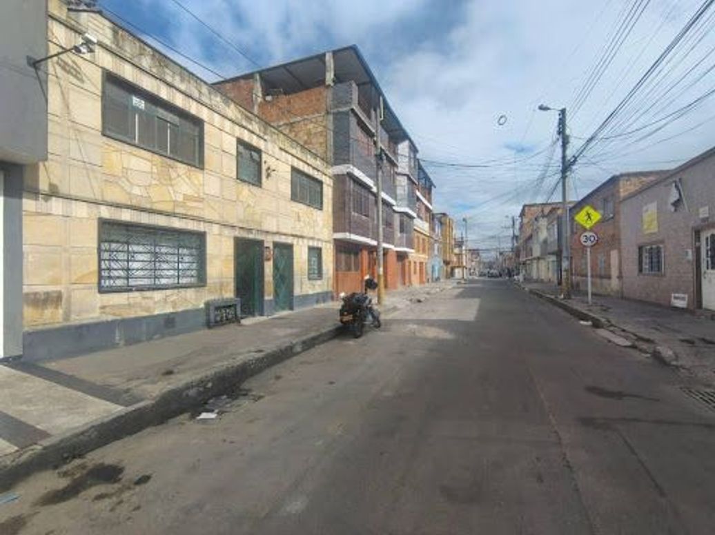 Casa de 7 alcobas en venta en El Carmen, Bogotá, 197 m² · foto 11 de 18