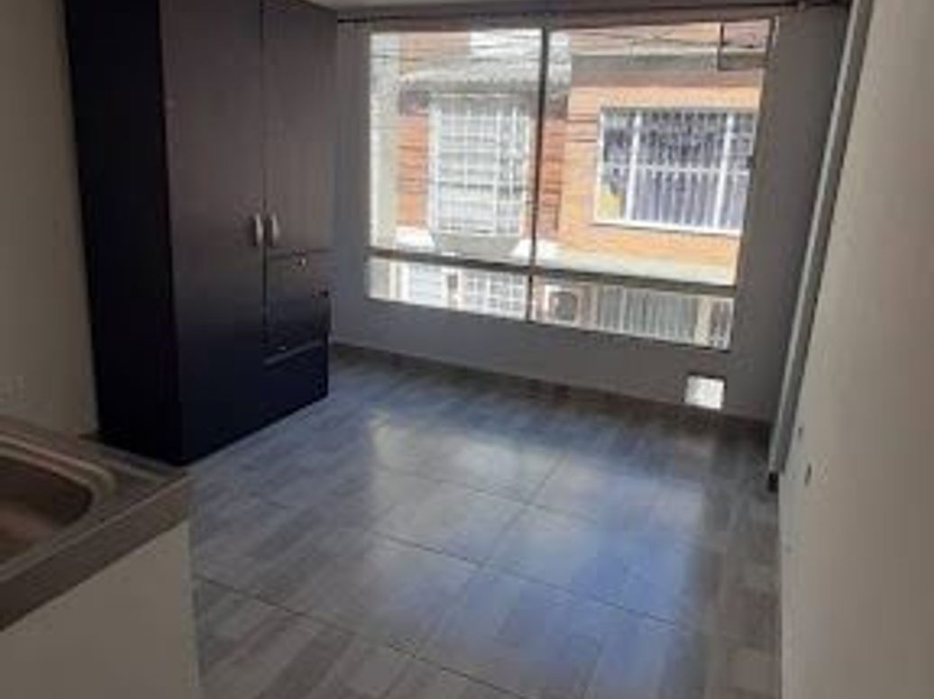 Casa de 6 alcobas en venta en Lombardía, Bogotá, 110 m² · foto 7 de 18