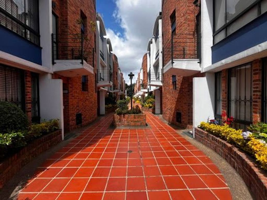 Casa de 3 alcobas en venta en Colina Campestre, Bogotá, 167 m² · foto 2 de 20
