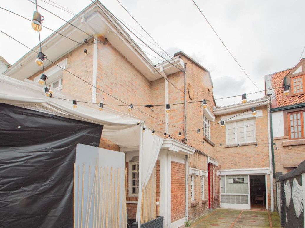 Casa de 7 alcobas en venta en Quinta Camacho, Bogotá, 340 m² · foto 2 de 15