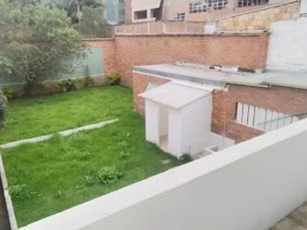 Casa de 10 alcobas en venta en San Luis, Bogotá, 394 m² · foto 10 de 20
