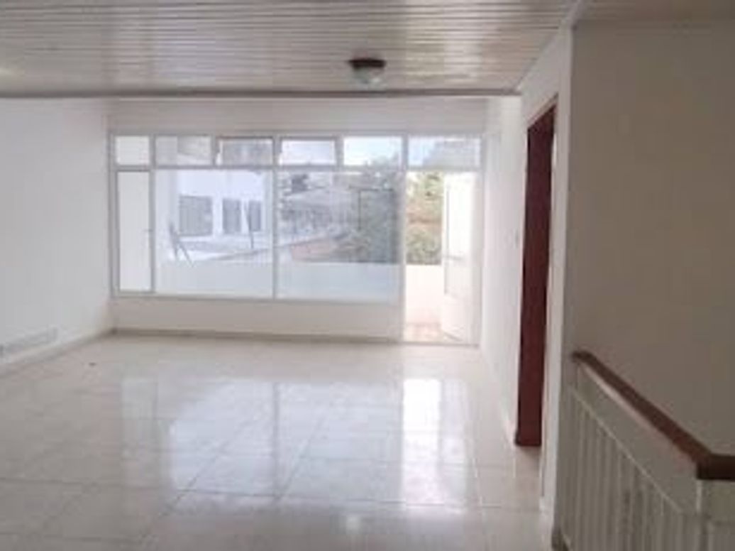 Casa de 10 alcobas en venta en San Luis, Bogotá, 394 m² · foto 12 de 20