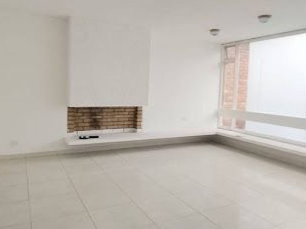 Casa de 10 alcobas en venta en San Luis, Bogotá, 394 m² · foto 3 de 20