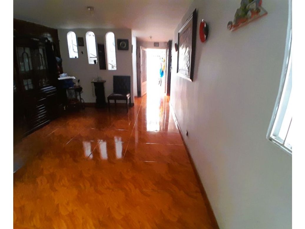 Casa de 7 alcobas en venta en Villa Adriana, Bogotá, 166 m² · foto 9 de 12