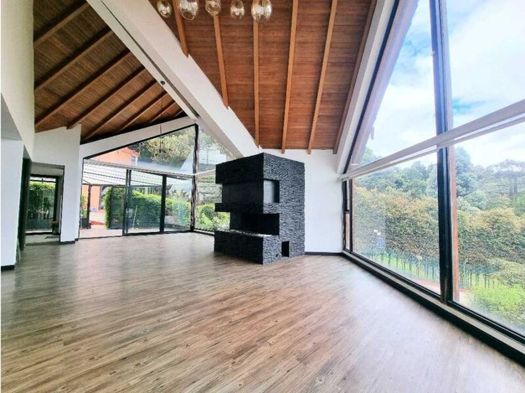 Casa de 4 alcobas en venta en Suba Naranjos, Bogotá, 380 m² · foto 2 de 20