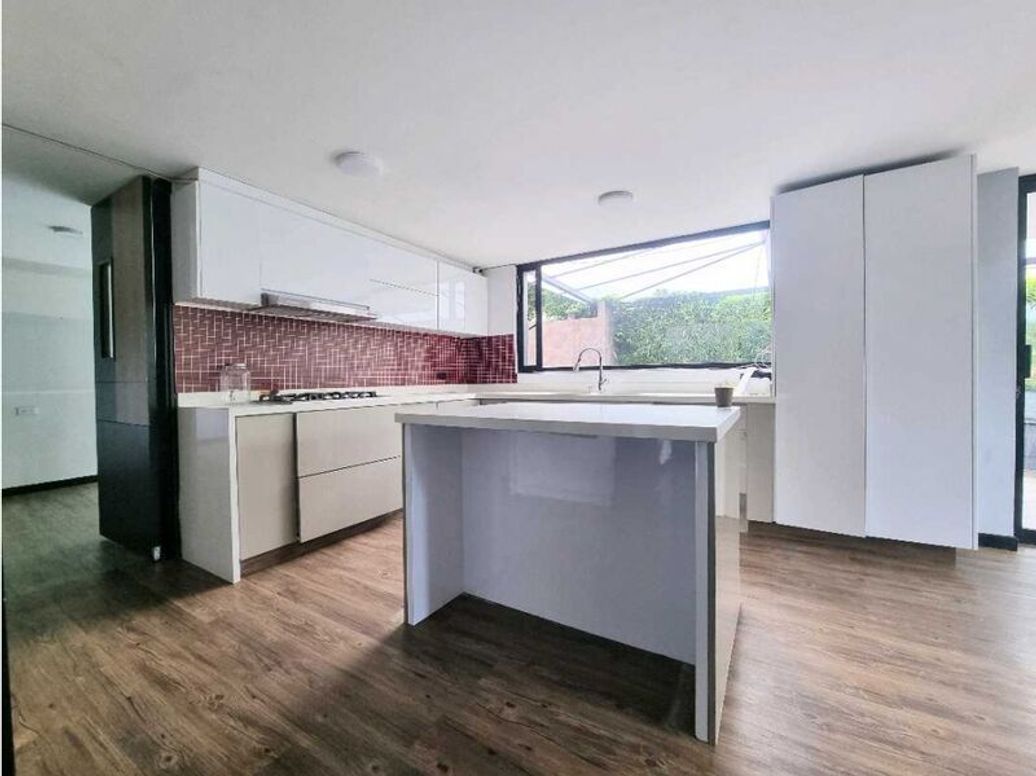 Casa de 4 alcobas en venta en Suba Naranjos, Bogotá, 380 m² · foto 15 de 20