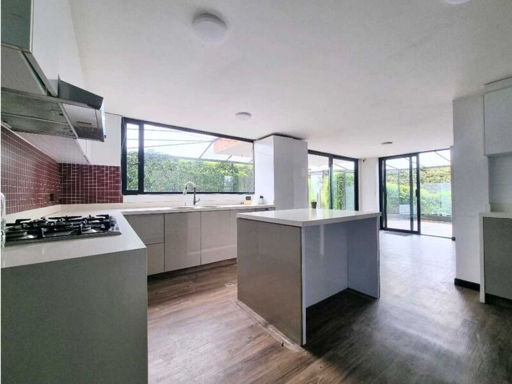 Casa de 4 alcobas en venta en Suba Naranjos, Bogotá, 380 m² · foto 14 de 20