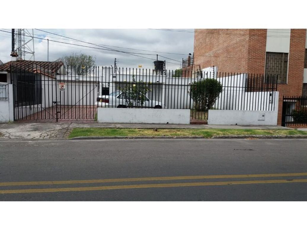 Casa de 4 alcobas en venta en Niza Norte, Bogotá, 243 m² · foto 2 de 20