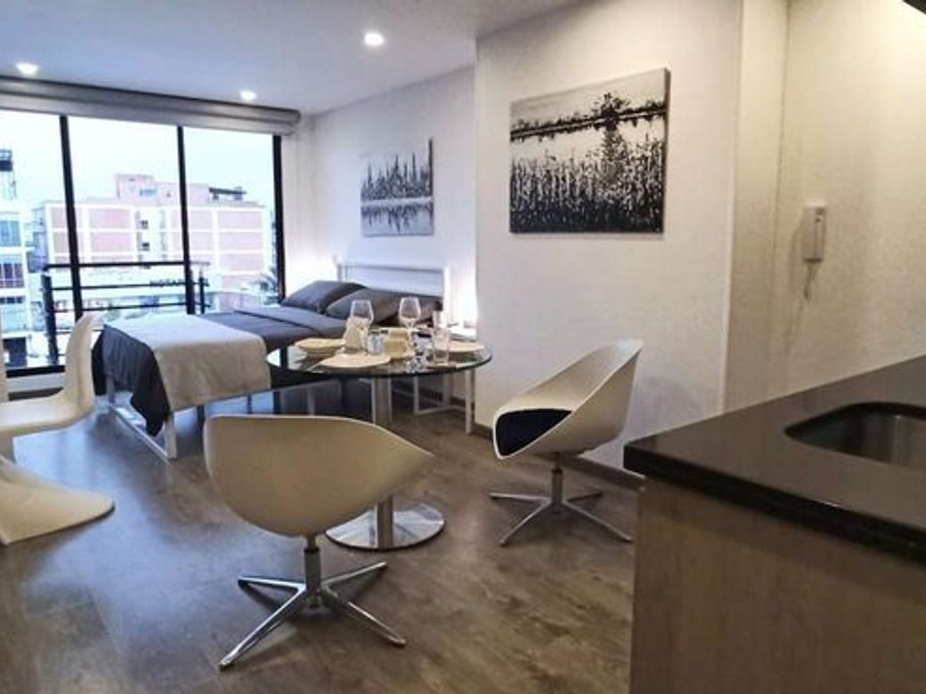 Apartamento de 1 alcoba en venta en Santa Barbara Central, Bogotá, 31 m² · foto 2 de 9