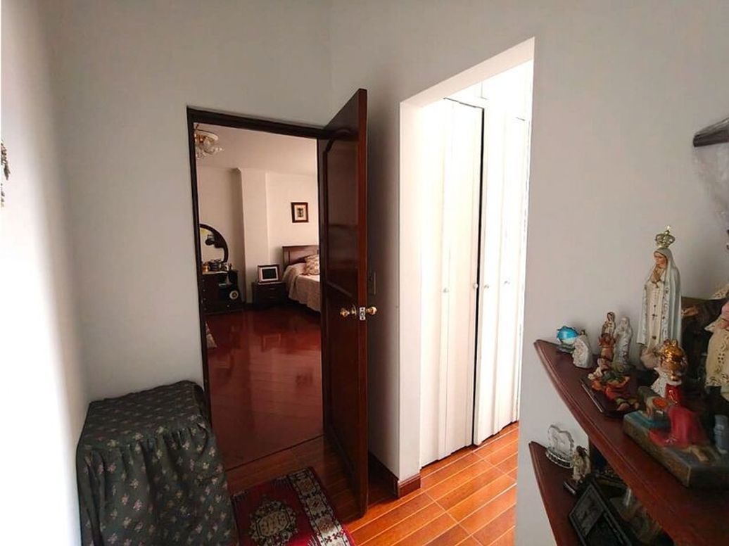 Apartamento de 5 alcobas en venta en El Batan, Bogotá, 253 m² · foto 15 de 20
