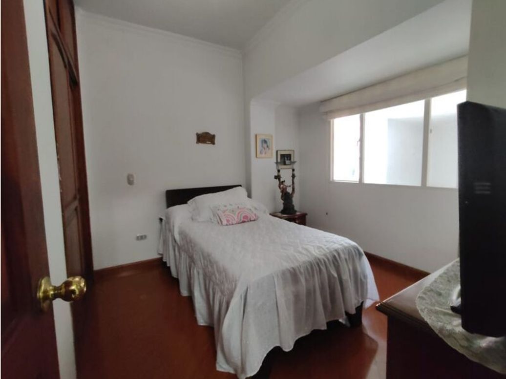 Apartamento de 5 alcobas en venta en El Batan, Bogotá, 253 m² · foto 17 de 20