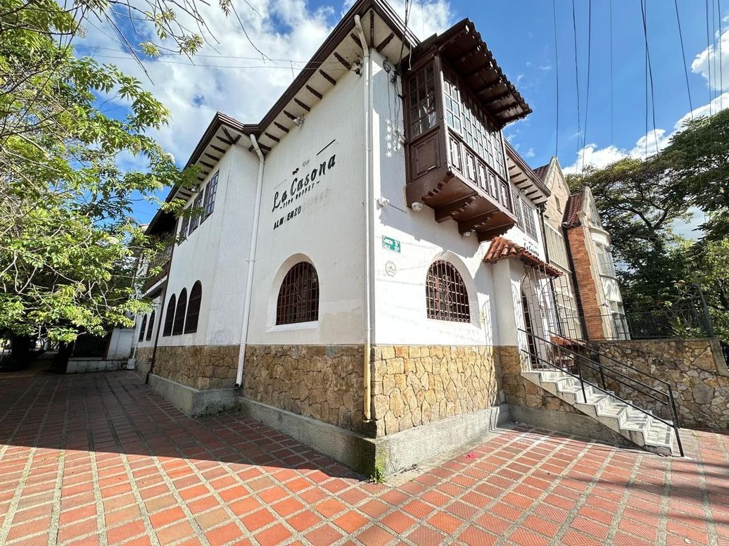 Casa de 7 alcobas en venta en La Magdalena, Bogotá, 400 m² · foto 2 de 19