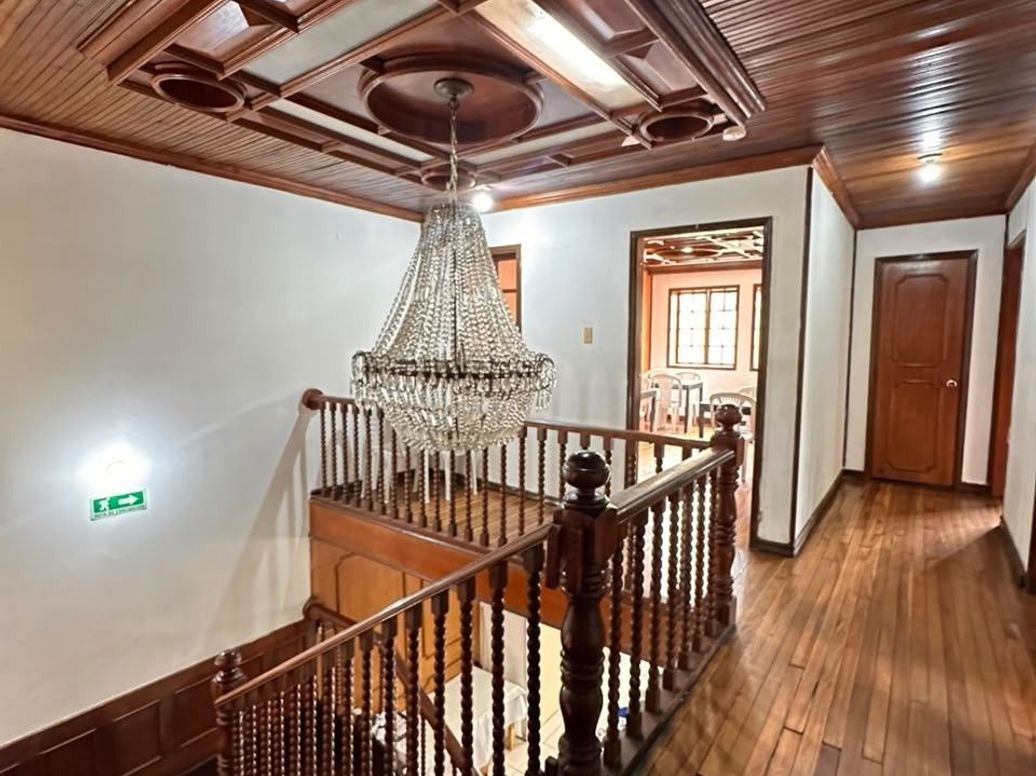 Casa de 7 alcobas en venta en La Magdalena, Bogotá, 400 m² · foto 13 de 19